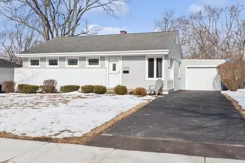 1954 Redwood Ln, Northbrook, IL 60062