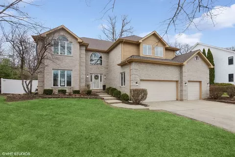 680 Timber Ridge Dr, Bartlett, IL 60103