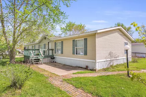 507 Richland St, Mahomet, IL 61853