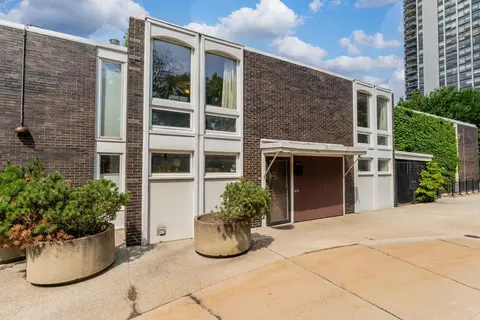 1414 N Sandburg Ter #1414, Chicago, IL 60610