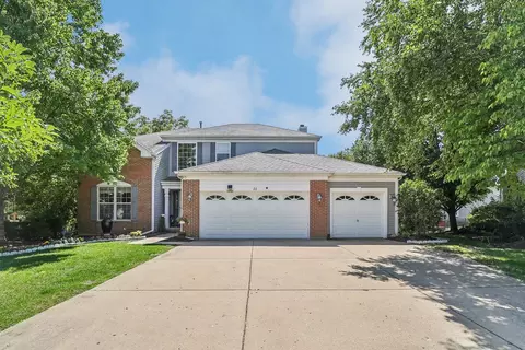 11 Summerfield Ct, Streamwood, IL 60107