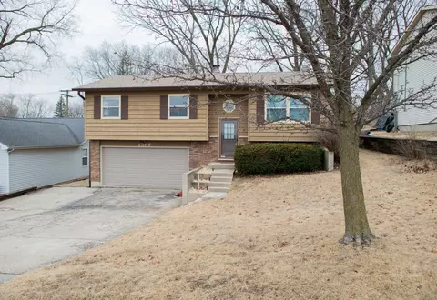 1307 Jefferson St, Lake In The Hills, IL 60156