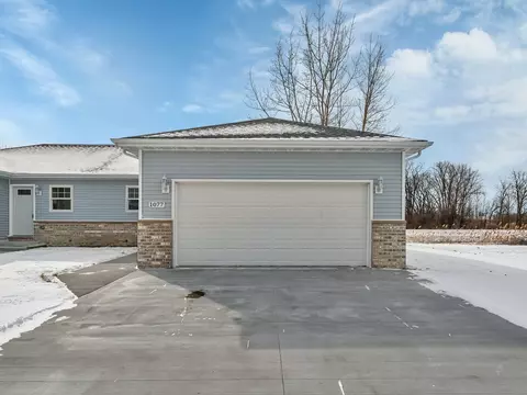 1077 Madison Ave, Braidwood, IL 60408 photo 2