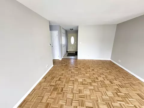 3825 Winston Dr, Hoffman Estates, IL 60192 photo 4