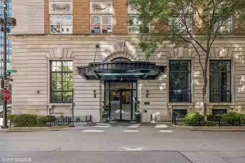 1300 N State Pkwy #701, Chicago, IL 60610