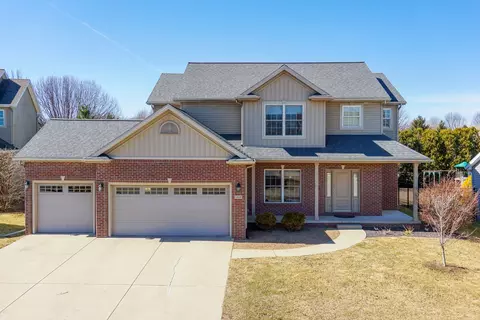1313 Longford Ln, Bloomington, IL 61704