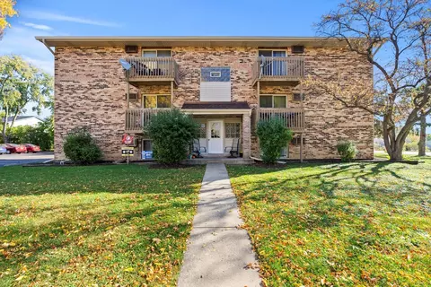 8337 Woodland Dr #B, Darien, IL 60561