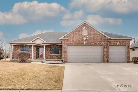301 Red Hawk Rd, Hampshire, IL 60140
