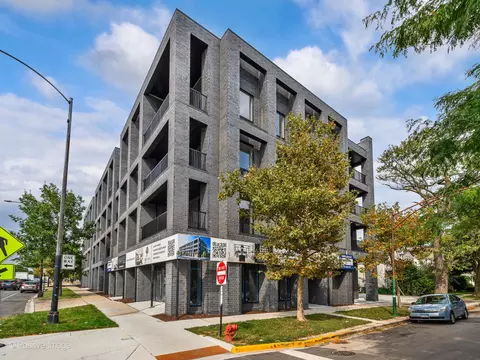 2354 W Farragut Ave #206, Chicago, IL 60625