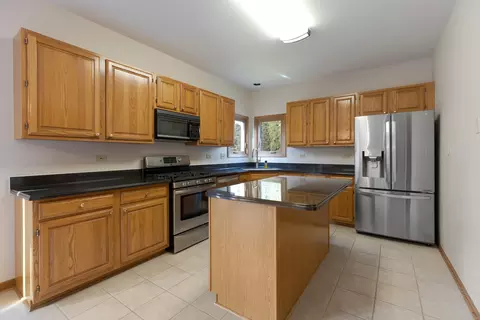 748 Butternut Ln, Elgin, IL 60123 photo 6