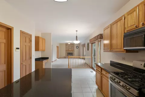 748 Butternut Ln, Elgin, IL 60123 photo 7