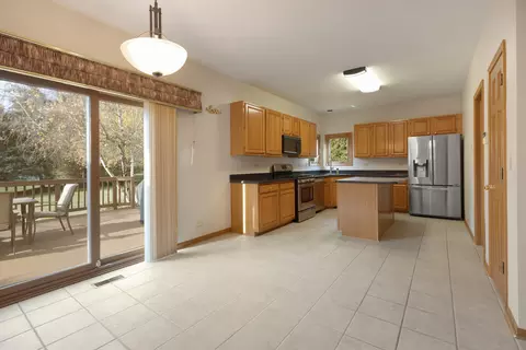 748 Butternut Ln, Elgin, IL 60123 photo 5