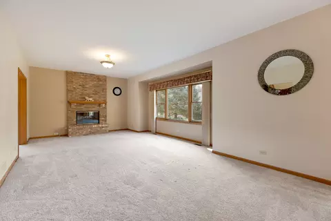 748 Butternut Ln, Elgin, IL 60123 photo 3
