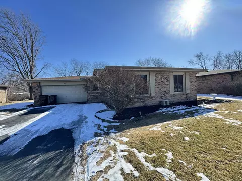 413 S Rathje Rd, Peotone, IL 60468