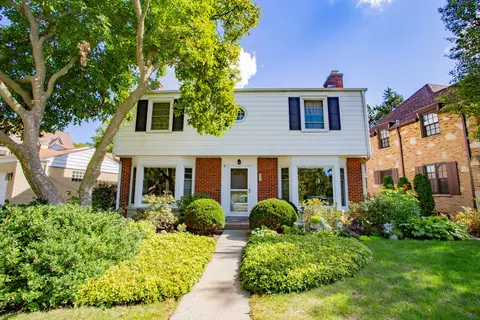 131 Stratford Rd, Des Plaines, IL 60016
