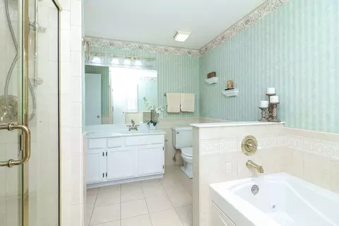 Bath - 13482 S Redberry Cir, Plainfield, IL 60544 photo 2 of 3