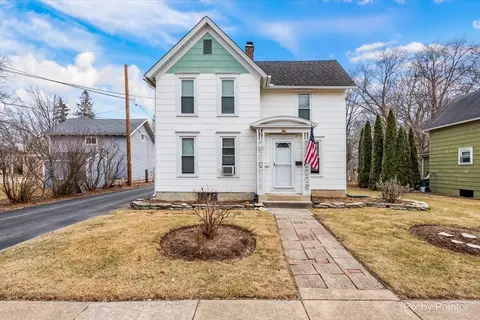 14 S Jackson St, Batavia, IL 60510