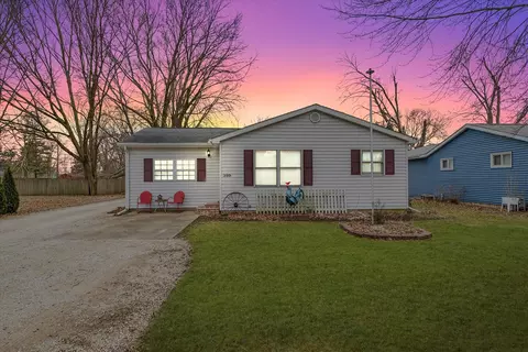 399 N 8th St, Saint Joseph, IL 61873