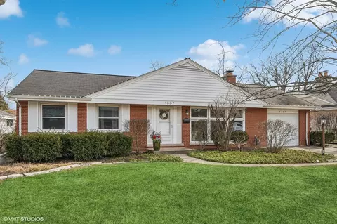 1307 Warrington Rd, Deerfield, IL 60015