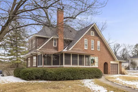 404 S 6th St, Saint Charles, IL 60174