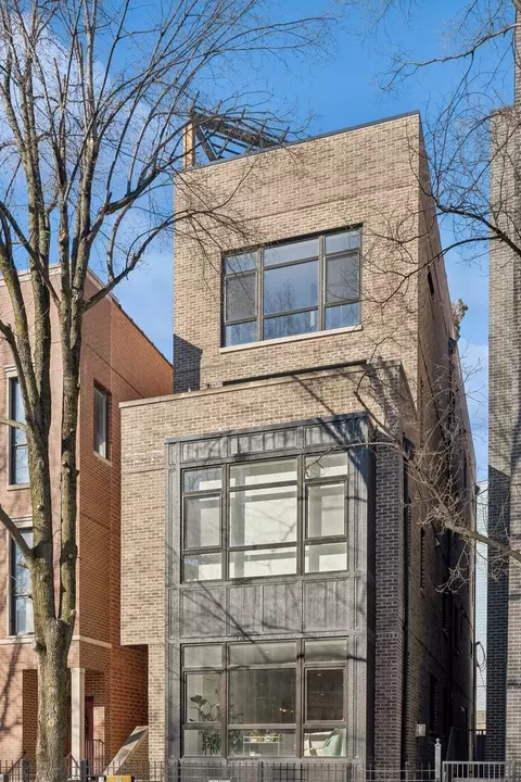 1522 W Thomas St #1, Chicago, IL 60642