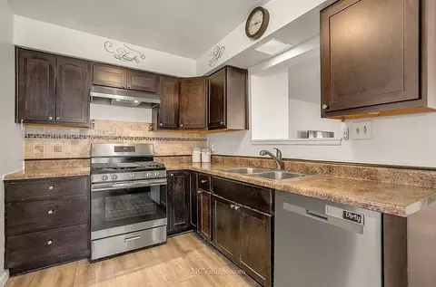 Kitchen - 809 Warner Ave, Lemont, IL 60439 photo 1 of 2
