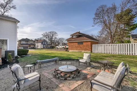 Exterior - 809 Warner Ave, Lemont, IL 60439 photo 4 of 5