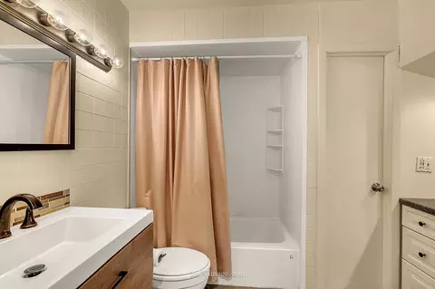 Bath - 809 Warner Ave, Lemont, IL 60439 photo 1 of 3