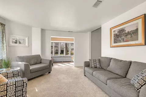 Living - 809 Warner Ave, Lemont, IL 60439 photo 2 of 4