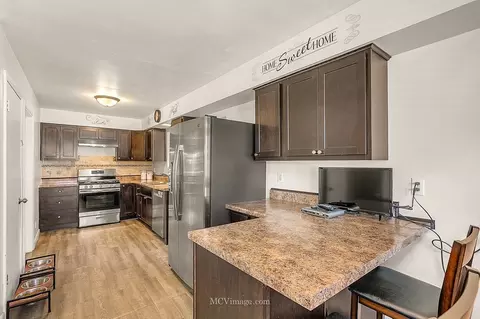 Kitchen - 809 Warner Ave, Lemont, IL 60439 photo 2 of 2