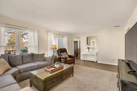 Living - 809 Warner Ave, Lemont, IL 60439 photo 4 of 4