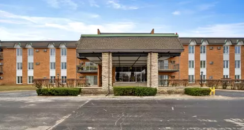4224 Saratoga Ave #301, Downers Grove, IL 60515