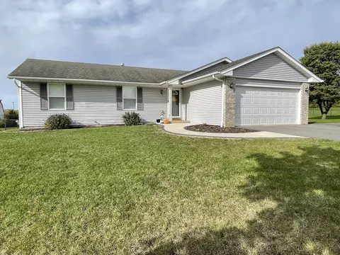 5111 Windrush Dr, Rockford, IL 61109
