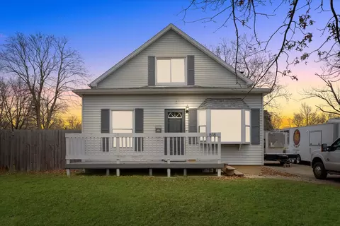818 E North St, Monticello, IL 61856