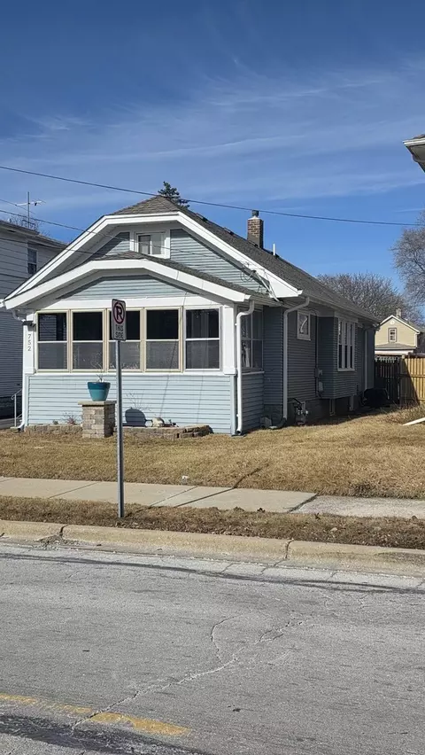 752 North Ave, Aurora, IL 60505 photo 2