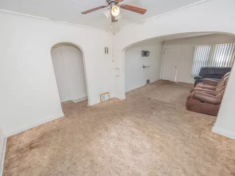 Living - 203 Bruce Rd, Lockport, IL 60441 photo 3 of 4