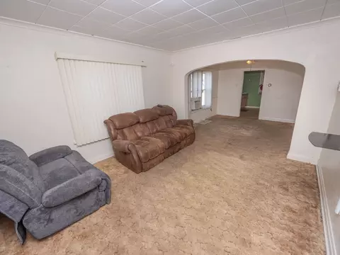 Living - 203 Bruce Rd, Lockport, IL 60441 photo 2 of 4
