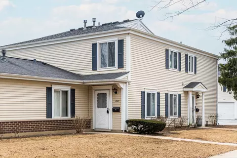 1003 Cove Dr #133C, Prospect Heights, IL 60070
