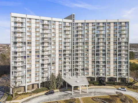40 N Tower Rd #5K, Oak Brook, IL 60523