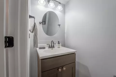 Bath - 434 May St, Plano, IL 60545 photo 1 of 3