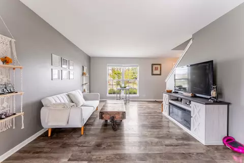 Living - 434 May St, Plano, IL 60545 photo 2 of 4