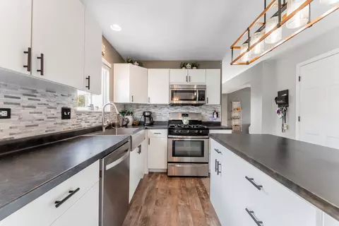 Kitchen - 434 May St, Plano, IL 60545 photo 2 of 3