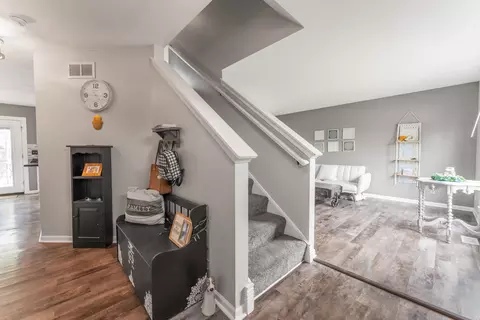 Entry Way - 434 May St, Plano, IL 60545 photo 1 of 3