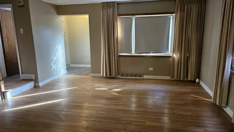 2114 E 73rd St, Chicago, IL 60649 photo 4