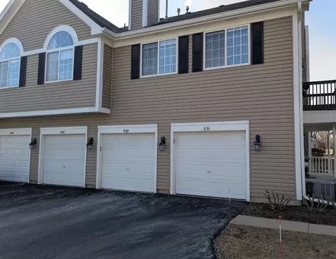 651 Silver Creek Rd #4D, Woodstock, IL 60098