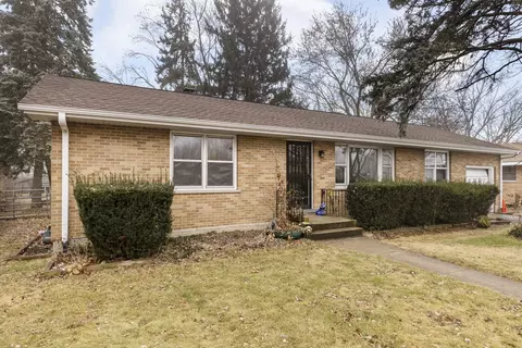 17 Sunset Ln, Algonquin, IL 60102