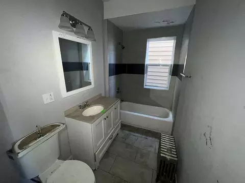 Bath - Undisclosed, Chicago, IL 60619 photo 2 of 3