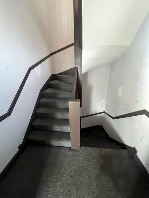 Entry Way - Undisclosed, Chicago, IL 60619 photo 9 of 12