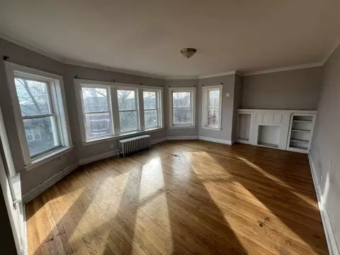 Living - Undisclosed, Chicago, IL 60619 photo 3 of 6