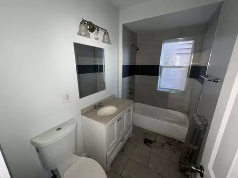 Bath - Undisclosed, Chicago, IL 60619 photo 1 of 3